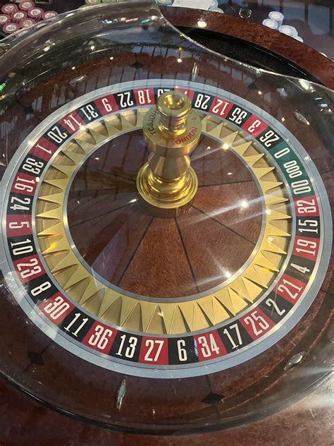 triple zero roulette wheel